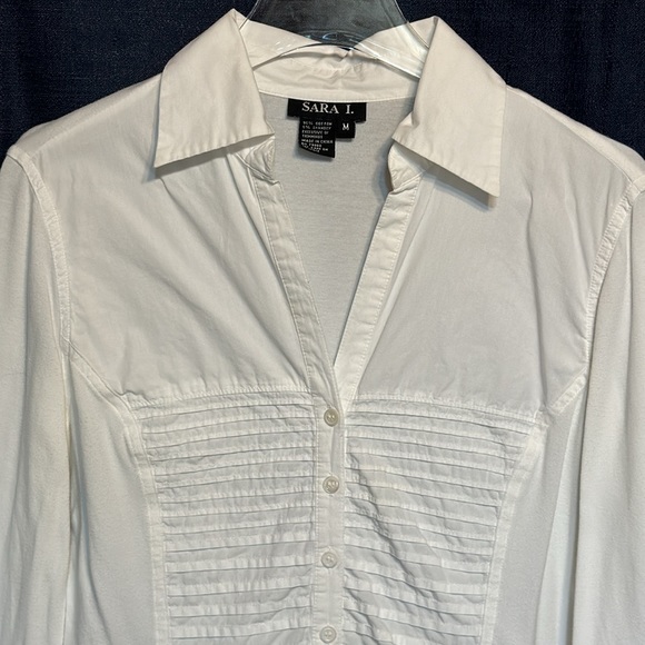 SARA I. Button-down Top - Picture 2 of 5